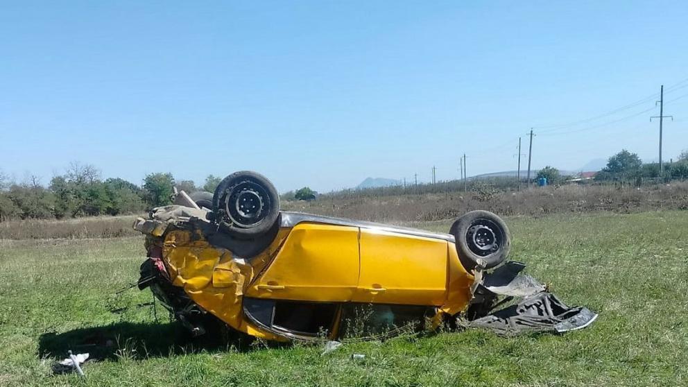 В Предгорном округе двое пострадали при опрокидывании автомобиля из-за водителя без прав