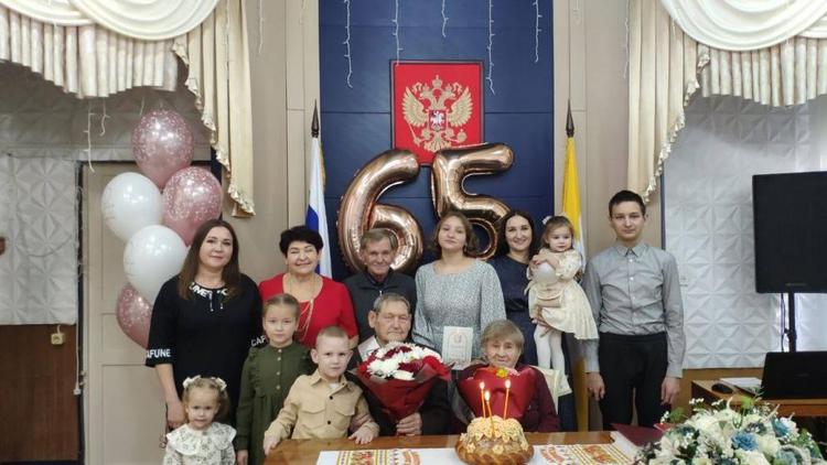 В Кировском округе чествовали супругов, проживших в браке 65 лет