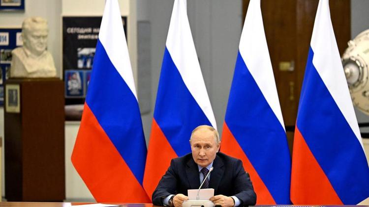 Президент РФ провёл совещание по вопросам развития космической отрасли