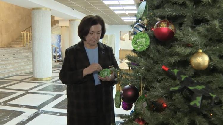 Лариса Калинченко приняла участие во Всероссийской акции «Ёлка желаний»