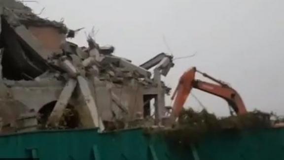 На горе Машук начали сносить долгострой, заслоняющий пейзаж