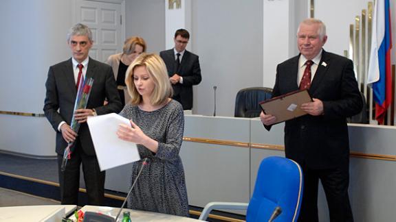 В краевой Думе наградили журналистов – победителей конкурса на лучшее освещение деятельности