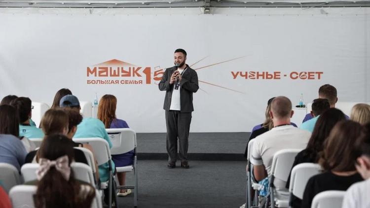 Участники форума «Машук» встретились с именитыми боксерами