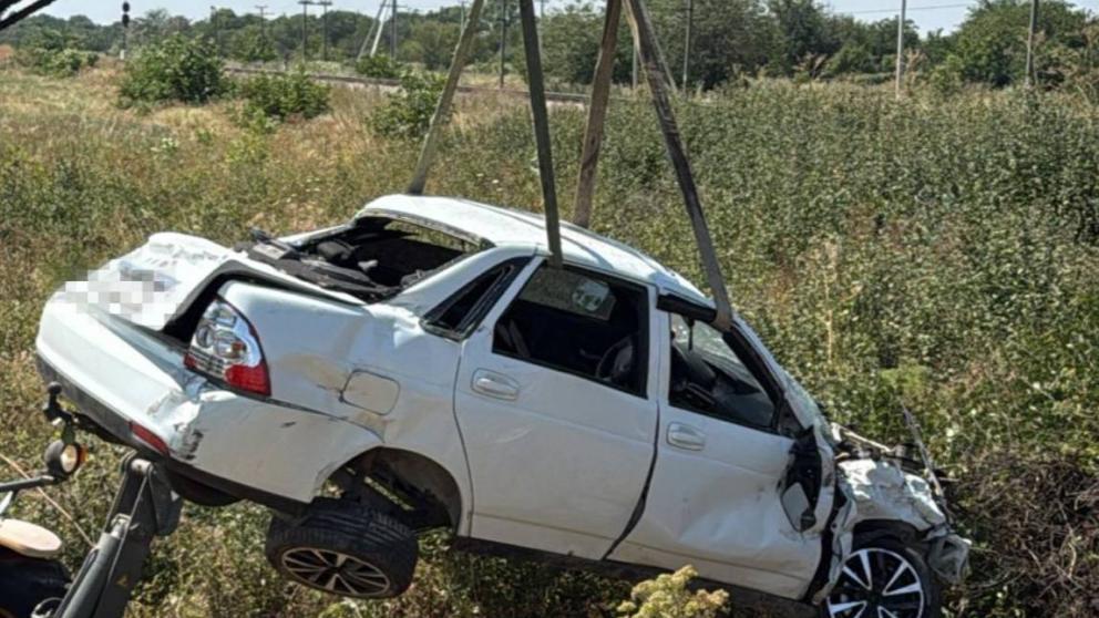 В Новоалександровском округе легковой автомобиль столкнулся с поездом