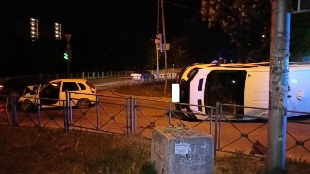 Водитель микроавтобуса пострадал при ДТП в Ессентуках