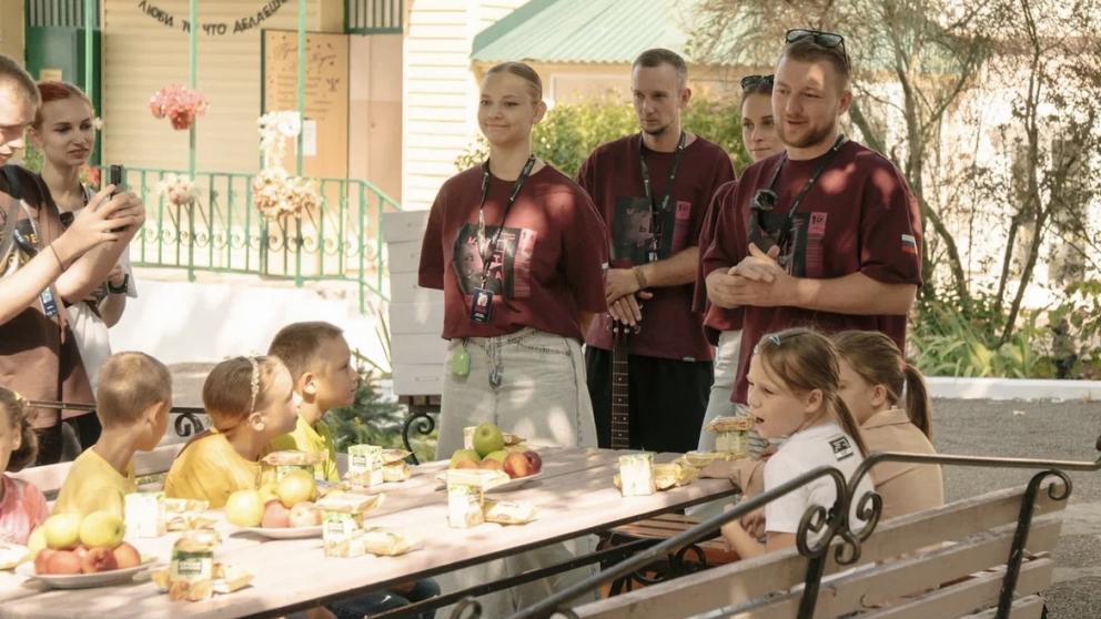 Машуковцы посетили детдом и высадили деревья