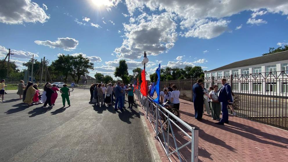 В селе Бурлацком на Ставрополье благоустроили территорию школы