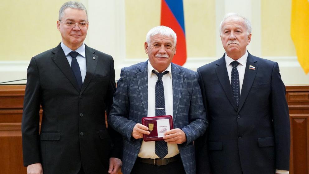 Губернатор Ставрополья вручил государственные и краевые награды землякам