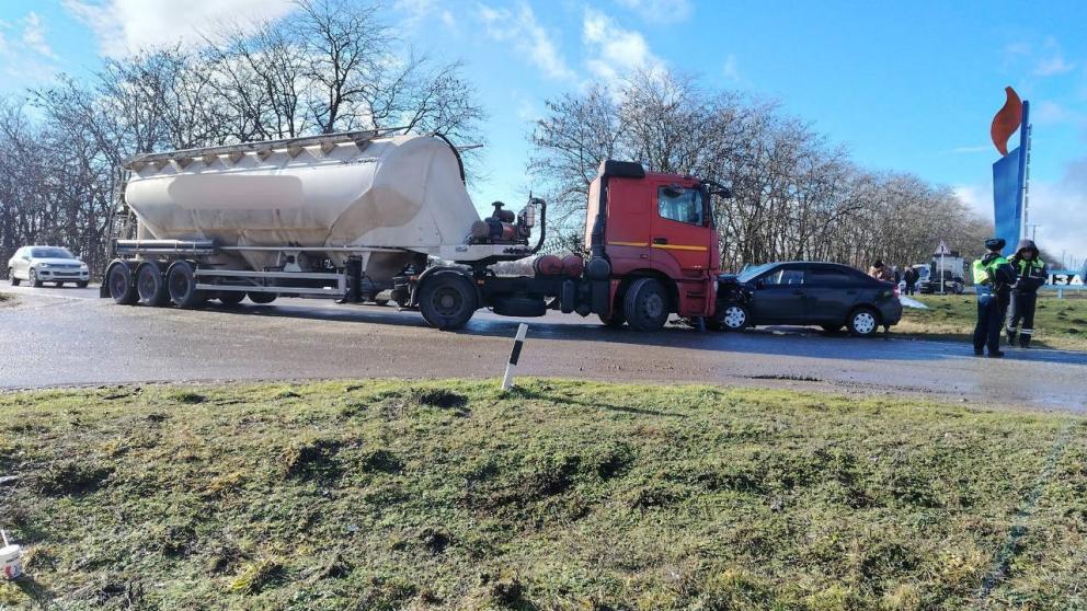 Пассажир пострадал в ДТП с КАМАЗом на Ставрополье