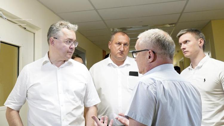 Губернатор Владимиров проинспектировал ход строительства соцобъектов в Кисловодске