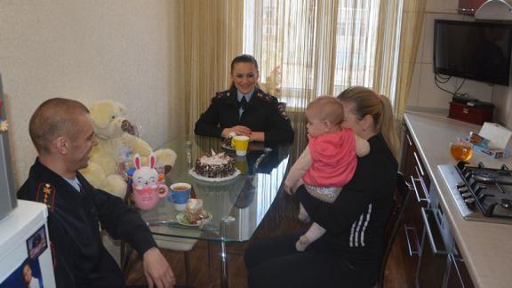 Ставропольские автоинспекторы поздравили маленькую крестницу