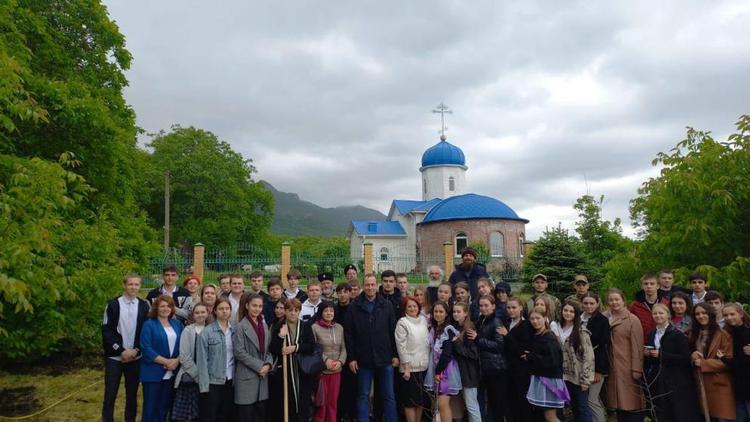 В посёлке Иноземцево на Ставрополье высадили яблоневый сад
