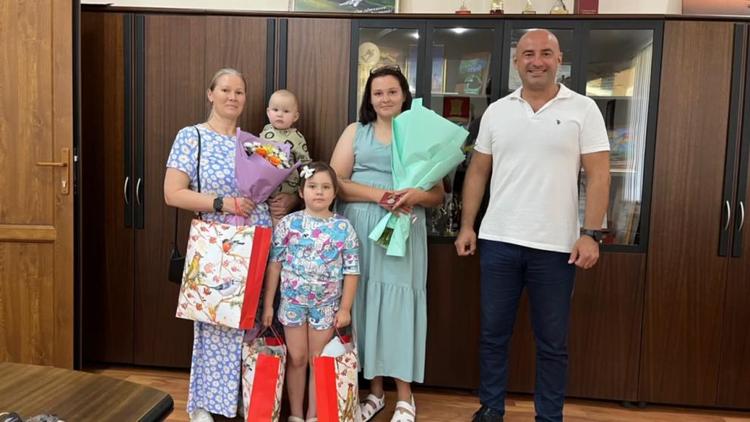 В Апанасенковском округе передали награду семье военнослужащего СВО