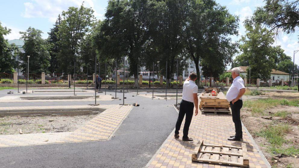 В селе Китаевском на Ставрополье облагораживают парковую зону
