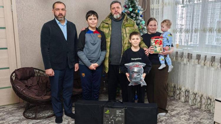 Глава Кировского округа исполнил мечты спортивной семьи