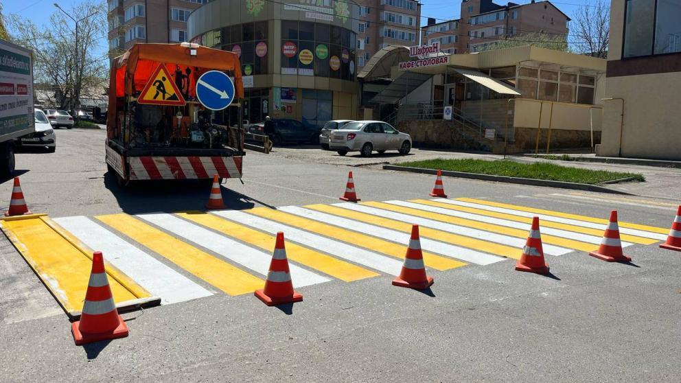 В Предгорном округе провели субботник и обновили дорожную разметку