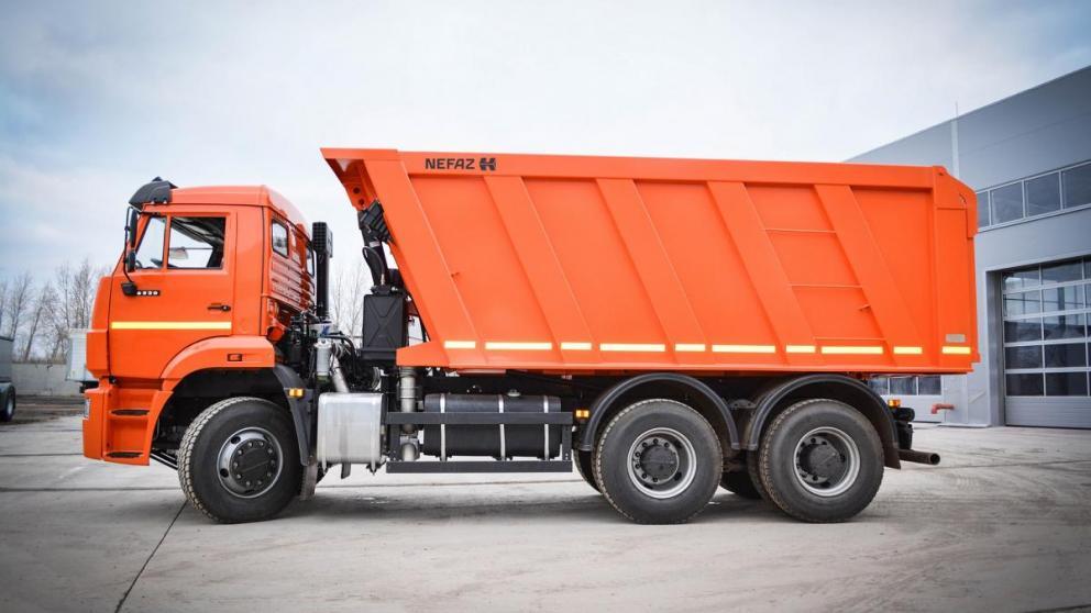 КамАЗ-тридцатитонник получили коммунальщики Невинномысска