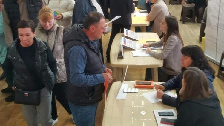 Жители Предгорного округа нашли работу в рамках Всероссийской ярмарки трудоустройства