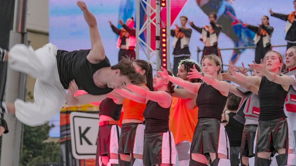 Сотни артистов и международный формат: как прошло открытие «КАРДО» в Ставрополе