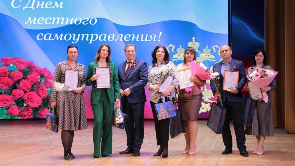 В Красногвардейском округе Ставрополья поздравили работников местного самоуправления