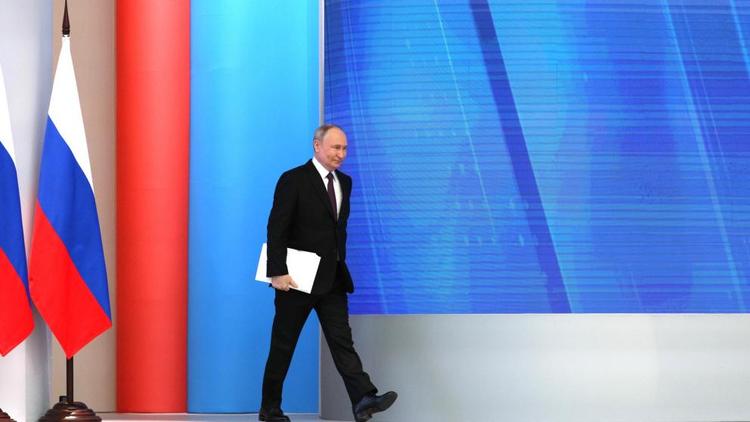 Путин распорядился подготовить более миллиона специалистов рабочих профессий