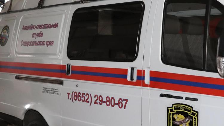 В Ессентуках спасатели помогли двум запертым в квартире малышам