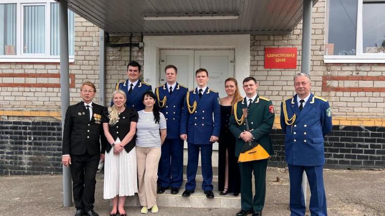 Концертная бригада ансамбля Александрова дала концерт в военном госпитале Ставрополя