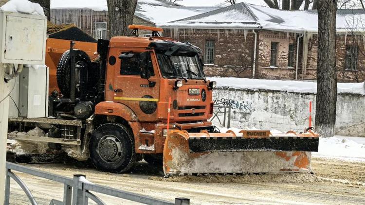 Ставропольские коммунальщики в круглосуточном режиме очищают город от снега