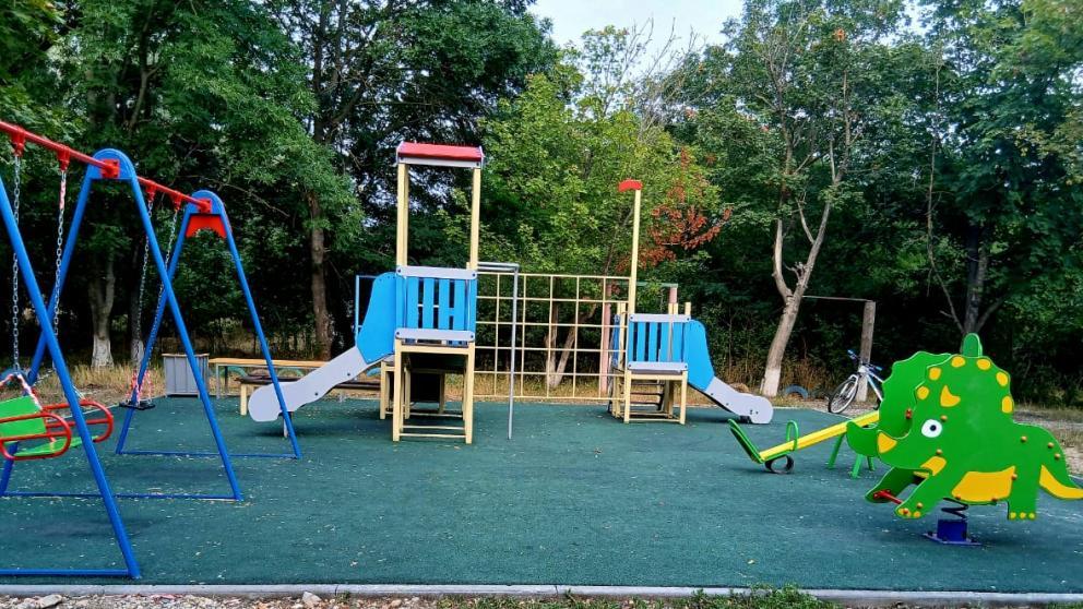 В хуторе Шпаковского округа Ставрополья обустроили детскую площадку