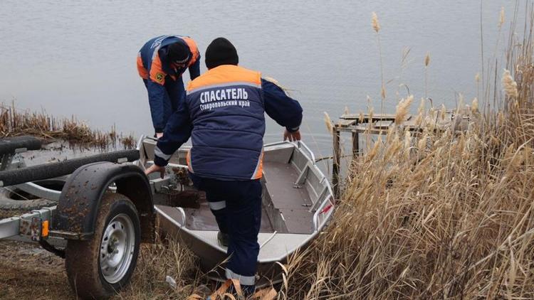 Ставропольские спасатели эвакуировали двух подростков с Новотроицкого водохранилища