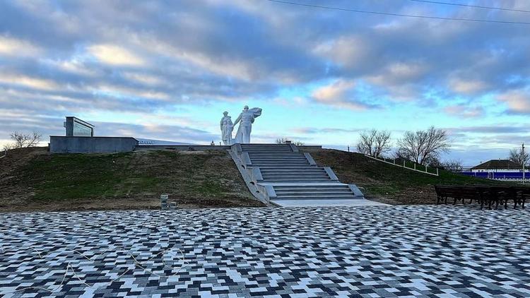 В Апанасенковском округе Ставрополья отремонтировали воинский мемориал