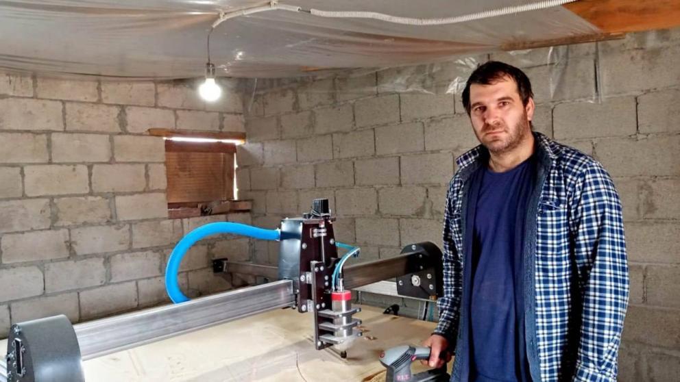 В Кировском округе Ставрополья благодаря соцконтракту открылась столярная мастерская