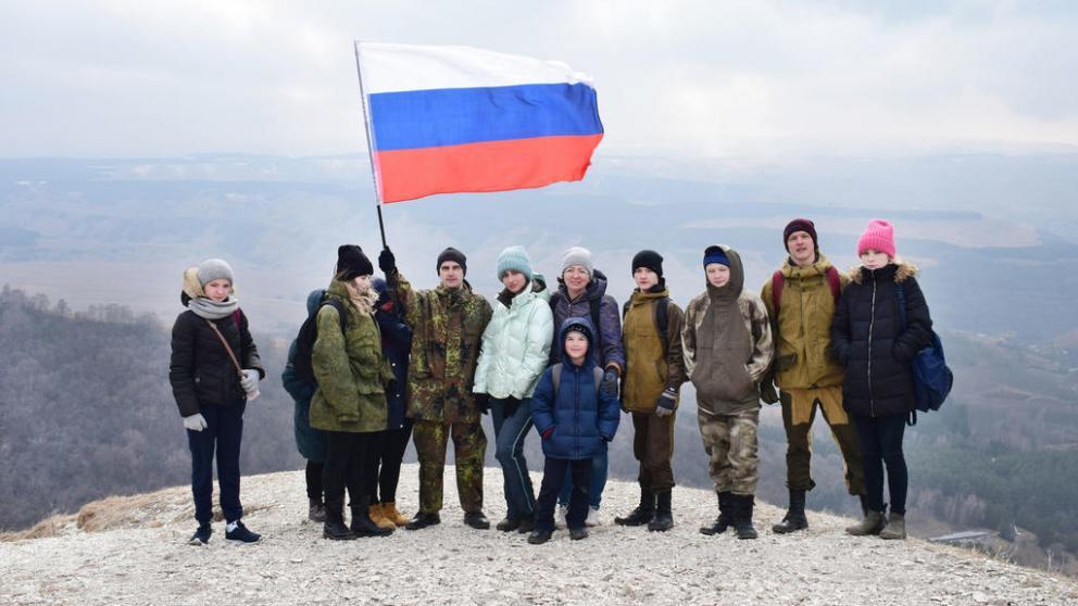 Более 80 юных невинномыссцев покорили вершину горы Малое седло