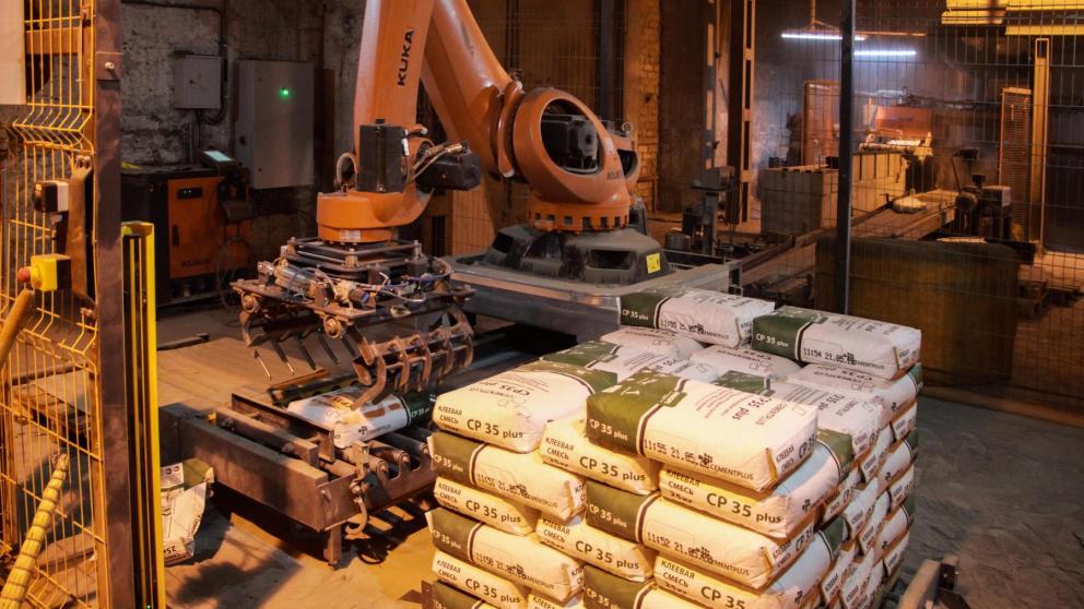 На ставропольском заводе укладывают продукцию «механической рукой»