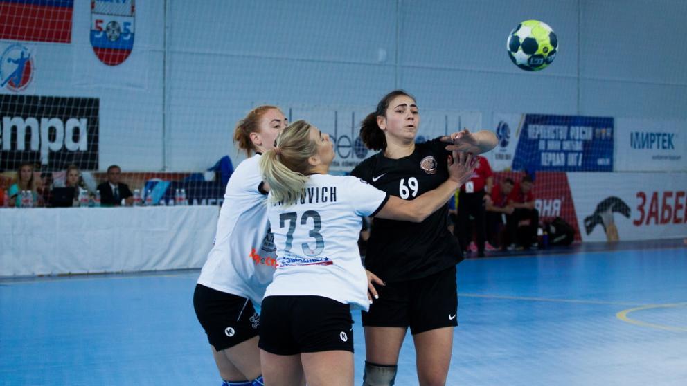 Ставропольские гандболистки в первом матче утешительной серии уступили дома «Астраханочке»