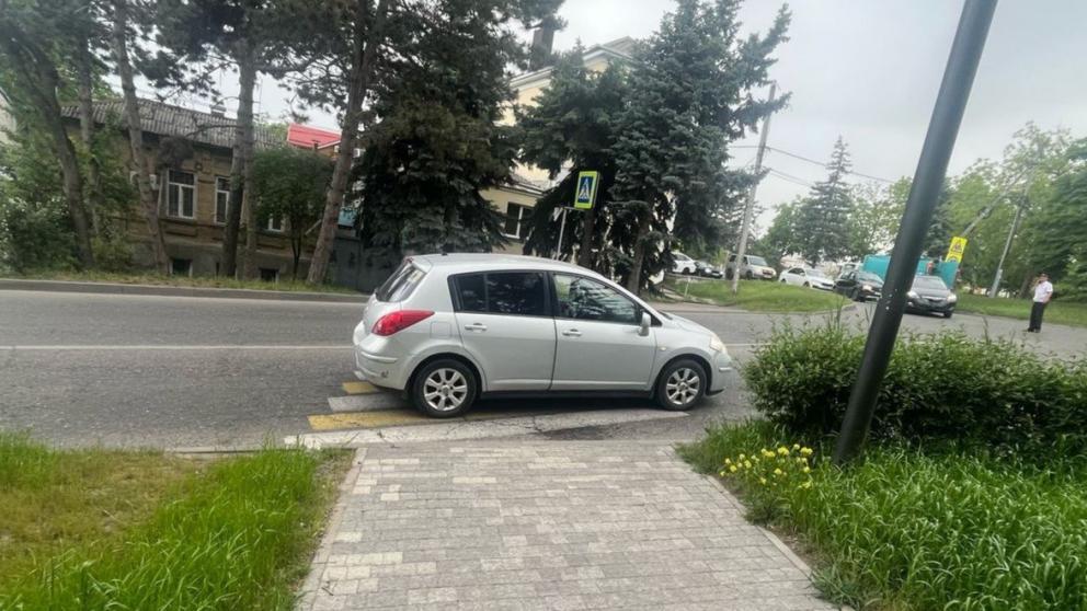 Водитель автомобиля сбил подростка на пешеходном переходе в Пятигорске