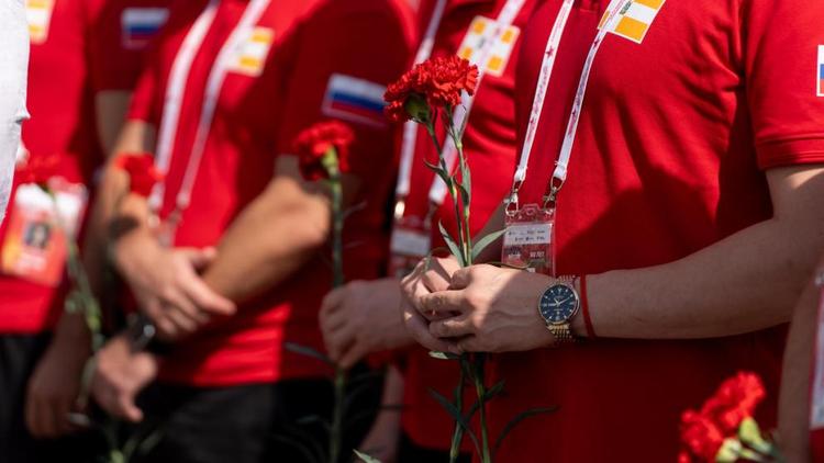 Участники «Солдатского конверта» в Ставрополе поддержали акцию против терроризма