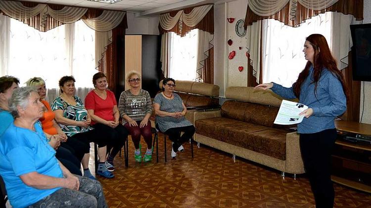 Пенсионерам Невинномысска рассказали о распространенных видах мошенничества