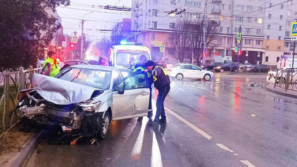 Водитель автомобиля пострадал в ДТП в Ставрополе