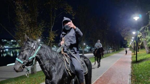 В Кисловодске всадники избили пенсионеров у Старого озера