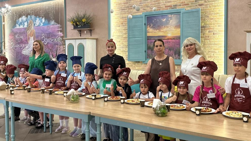 Мастер-класс для детей погибших бойцов СВО провели в Кировском округе