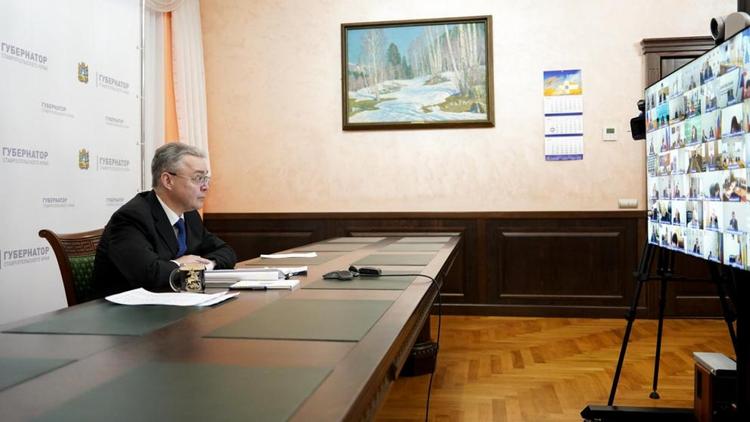 Губернатор Владимиров поручил закрепить приоритет для многодетных и малоимущих в детсадах