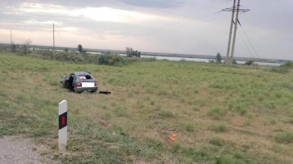 Два пассажира пострадали при опрокидывании автомобиля в Будённовском округе