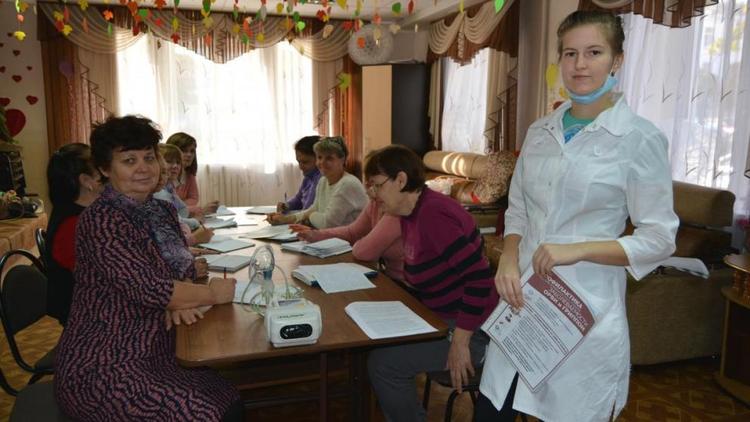 В Невинномысском центре социального обслуживания борются с гриппом