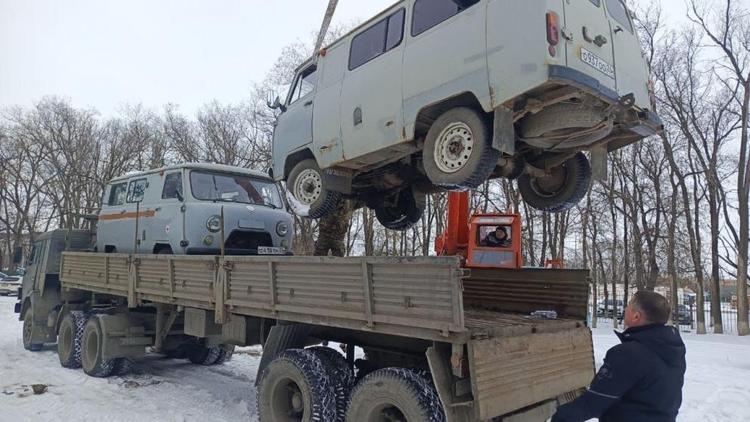 В зону спецоперации из Ставрополья передали шесть автомобилей