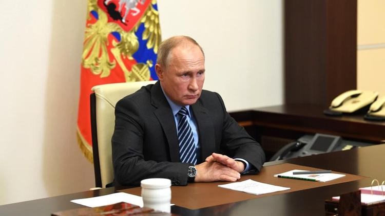Владимир Путин упразднил Роспечать и Россвязь
