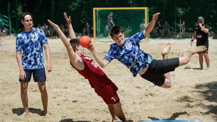 В Ставрополе прошло первенство России по пляжному гандболу 