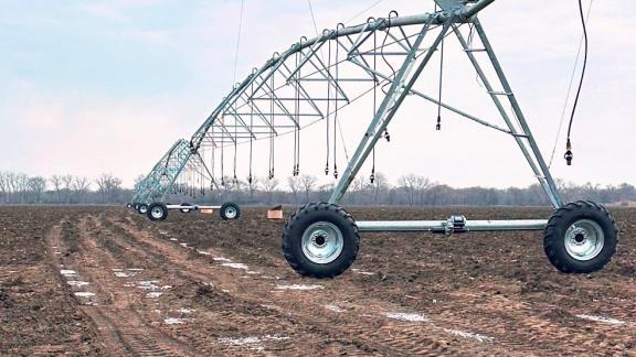 В Изобильненском округе поставлены новые поливные комплексы для полей