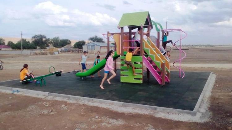 В ставропольском ауле Верхний Барханчак построили детскую площадку