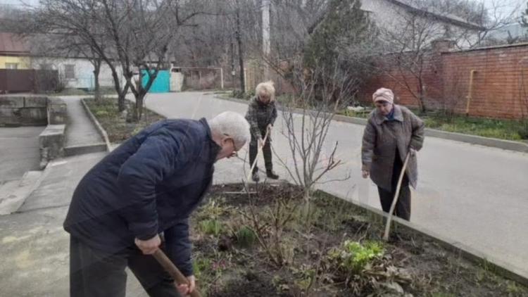 В Ставрополе более 10 тысяч человек приняли участие в субботнике 